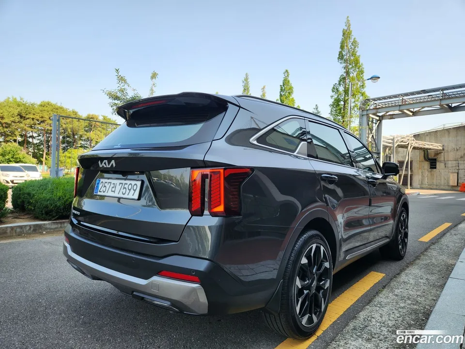 Kia Sorento 2.5T 2WD 2023 — thumbnail 2
