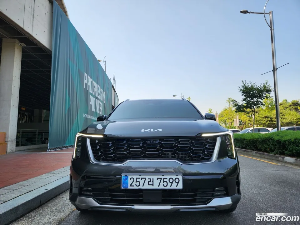 Kia Sorento 2.5T 2WD 2023 — thumbnail 3