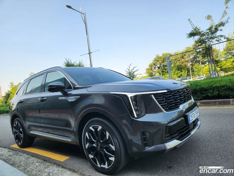 Kia Sorento 2.5T 2WD 2023 — photo 1, buy with delivery to Moscow