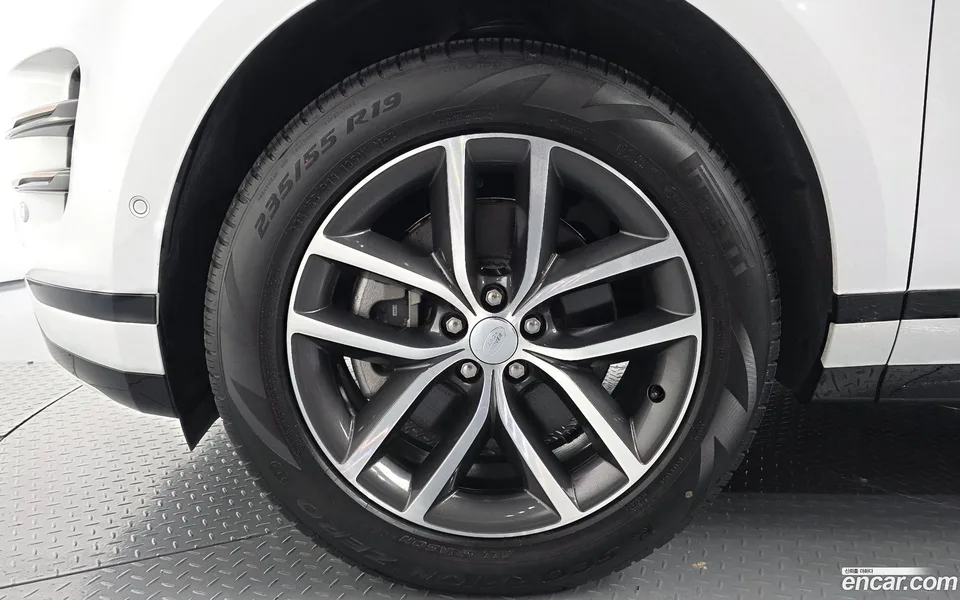 Land Rover Range Rover Evoque P250 SE 2025 — thumbnail 2