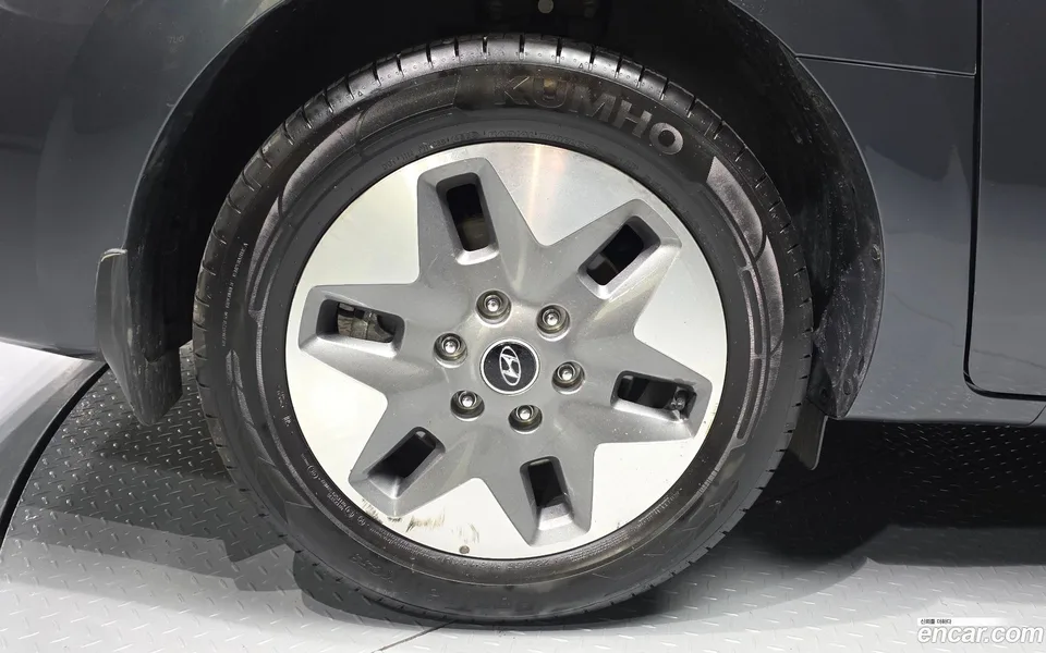 Hyundai Staria 11 2023 — thumbnail 5