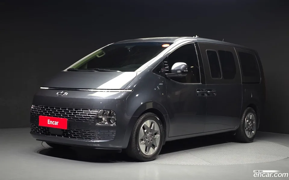 Hyundai Staria 11 2023 — photo 1, buy with delivery to Moscow