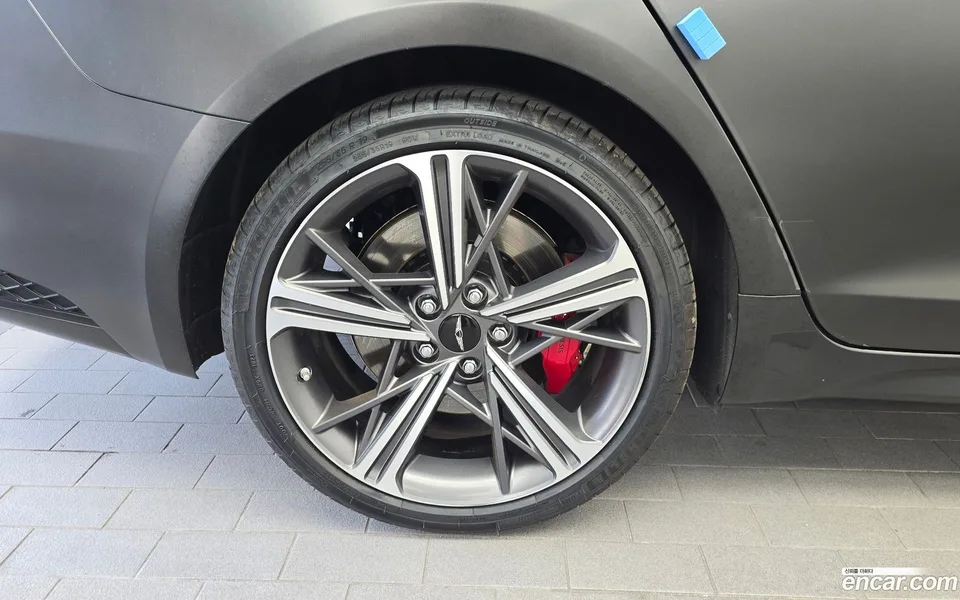 Genesis G70 2.5T 2WD 2023 — thumbnail 2