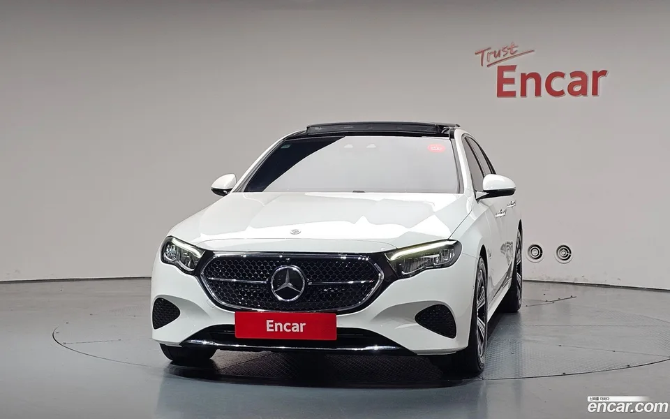Mercedes-Benz E-Class E200 2024 — thumbnail 3