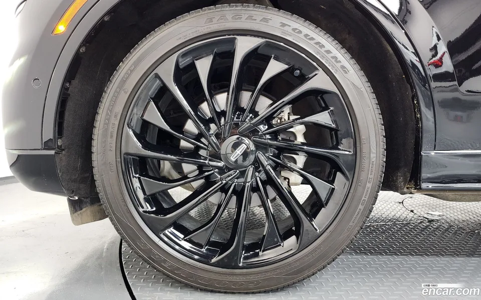 Lincoln Aviator 3.0 AWD 2023 — thumbnail 2