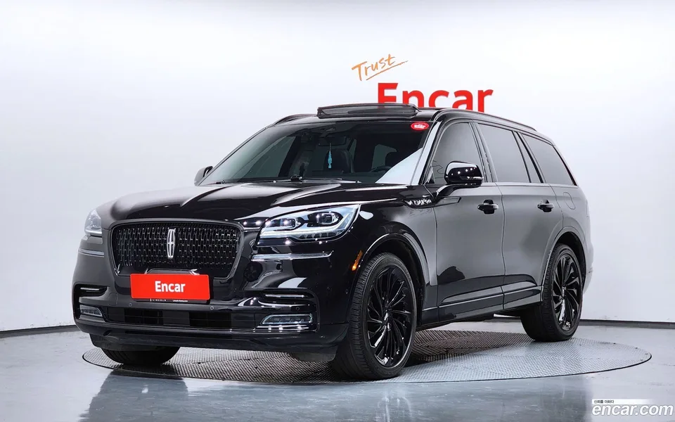 Lincoln Aviator 3.0 AWD 2023 — photo 1, buy with delivery to Moscow
