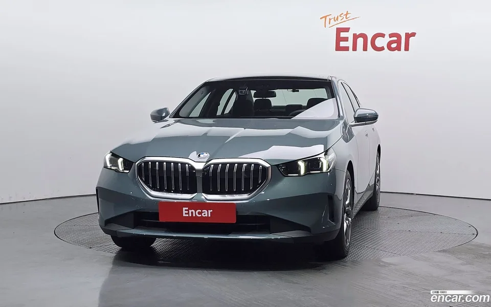 BMW 5 Series 520i 2025 — thumbnail 3