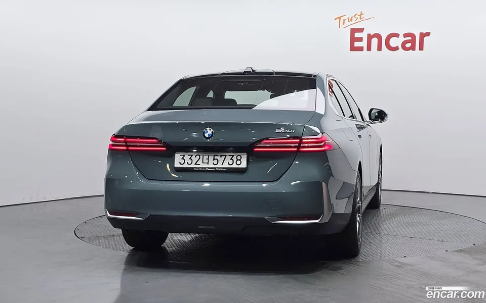 BMW 5 Series 520i 2025 — thumbnail 4