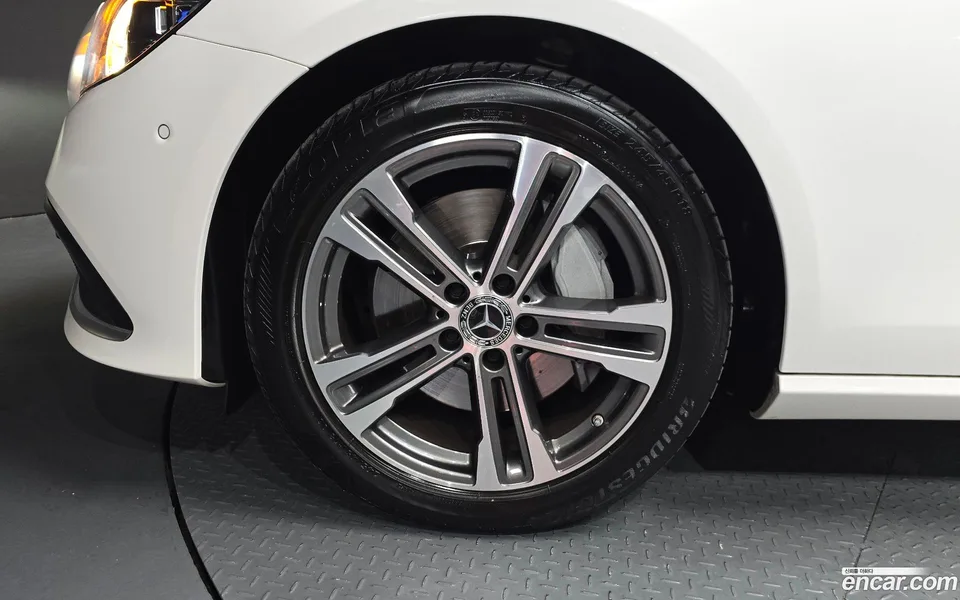 Mercedes-Benz E-Class E350 4MATIC 2022 — thumbnail 5
