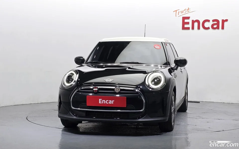 MINI Cooper 5 2023 — thumbnail 3