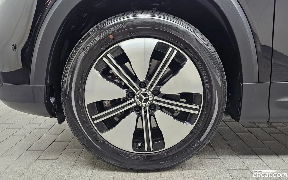 Mercedes-Benz EQB EQB300 4MATIC 2023 — thumbnail 5
