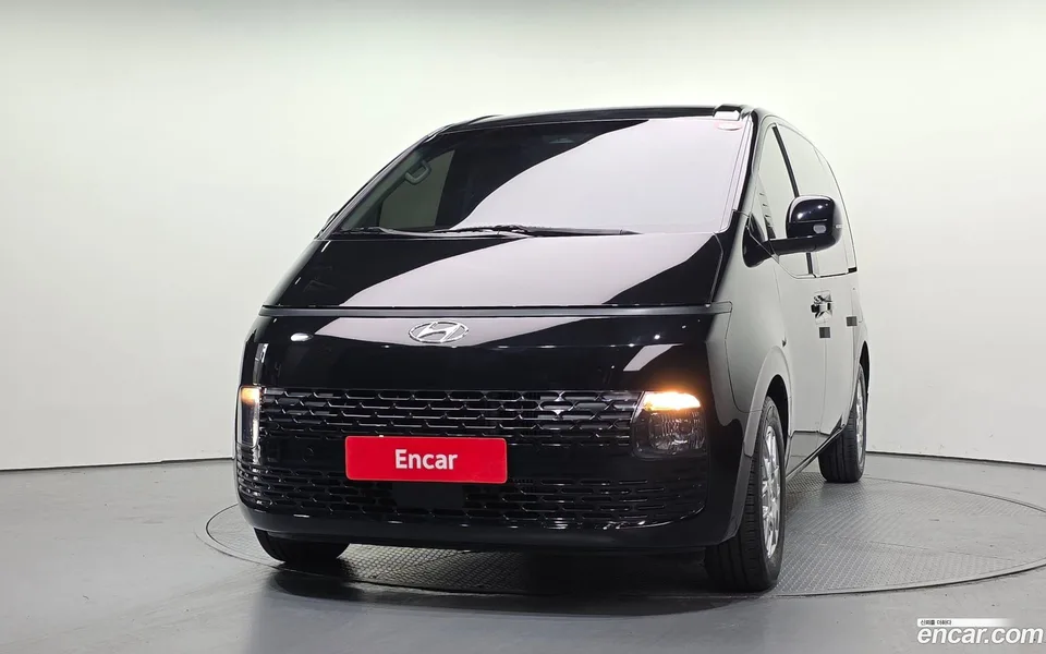 Hyundai Staria 3 2023 — thumbnail 3