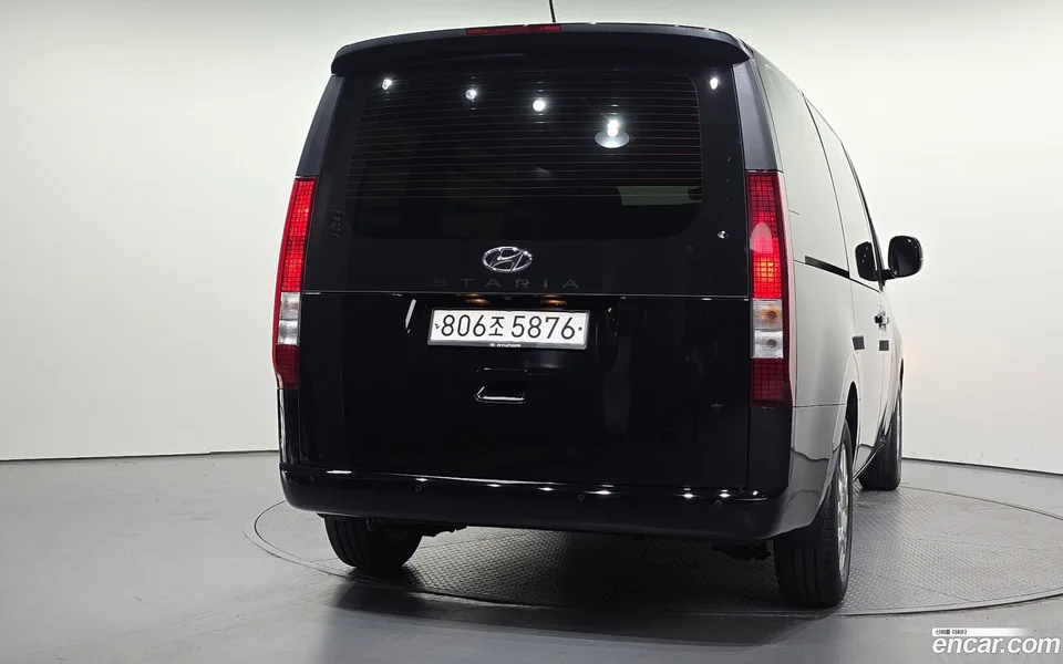 Hyundai Staria 3 2023 — thumbnail 4