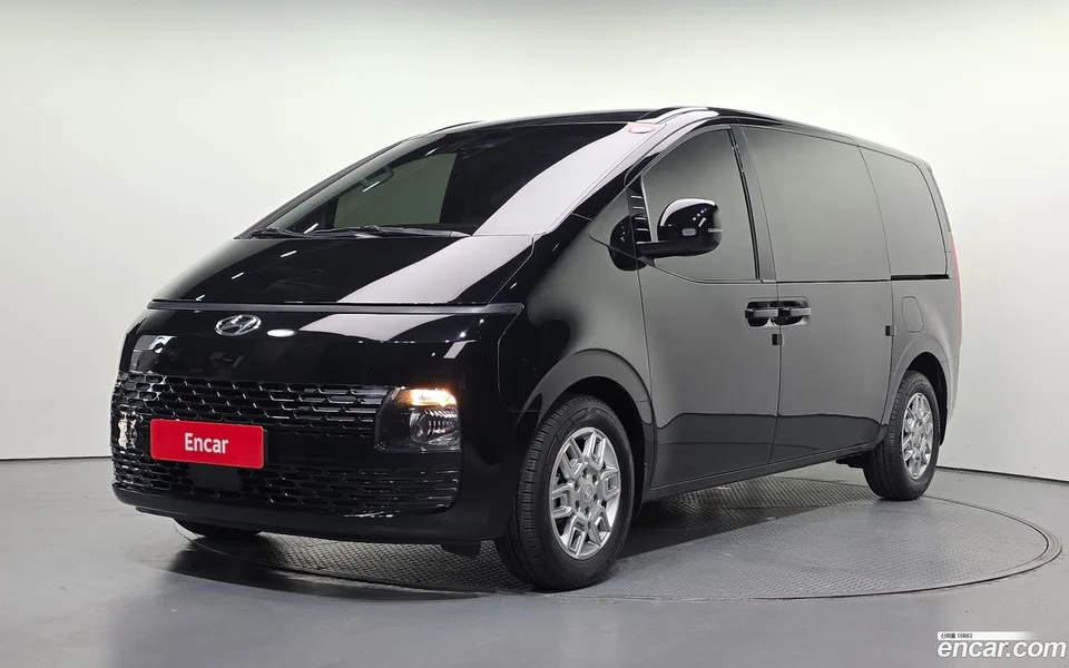 Hyundai Staria 3 2023 — photo 1, buy with delivery to Moscow