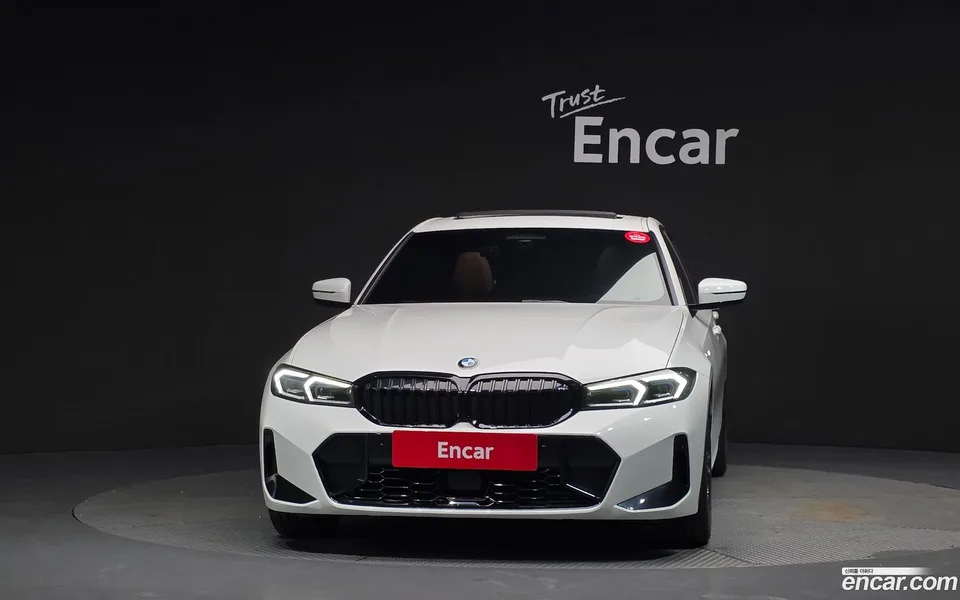 BMW 3 Series 320i M 2023 — thumbnail 3