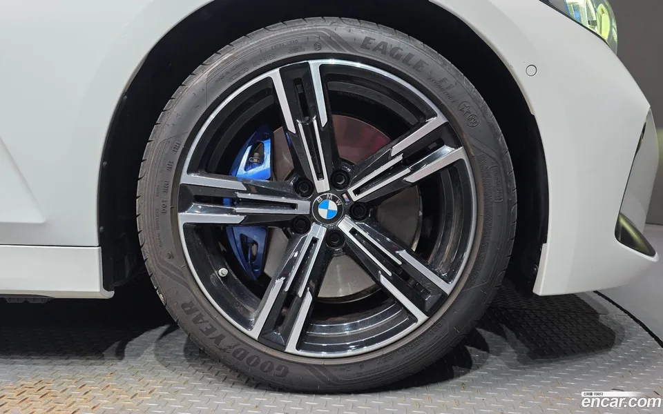 BMW 3 Series 320i M 2023 — thumbnail 5