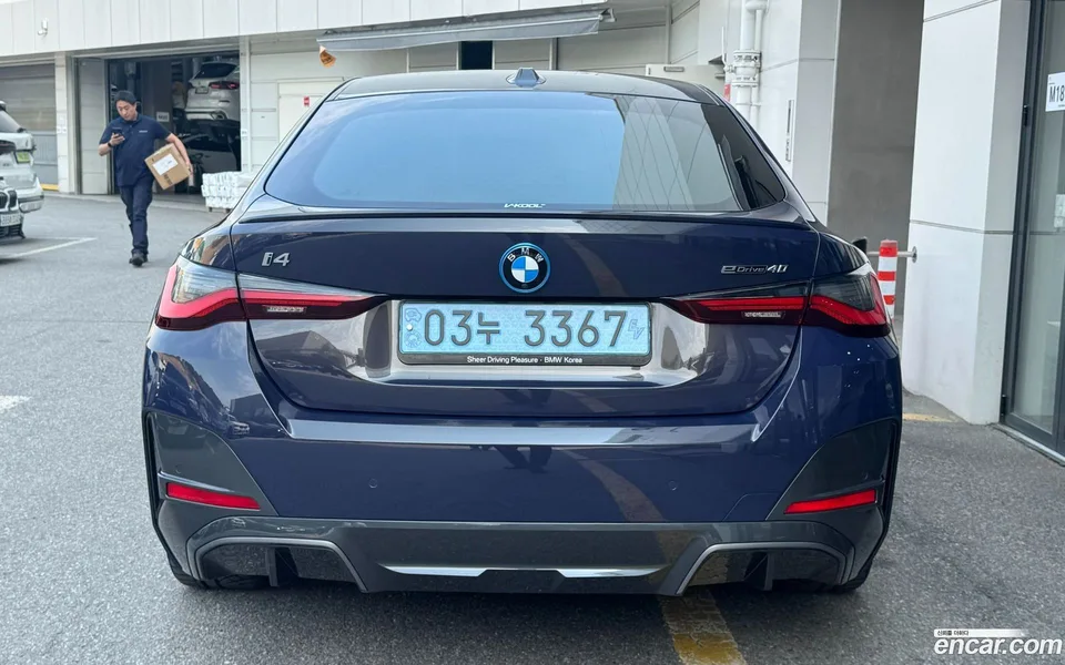 BMW i4 eDrive40 2023 — thumbnail 4