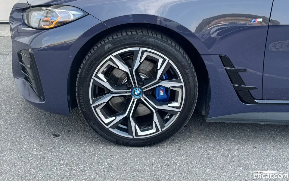 BMW i4 eDrive40 2023 — thumbnail 5