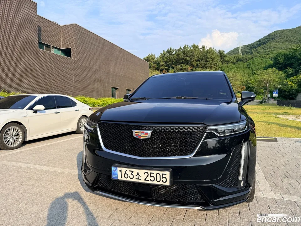 Cadillac XT6 3.6 2022 — photo 1, buy with delivery to Moscow