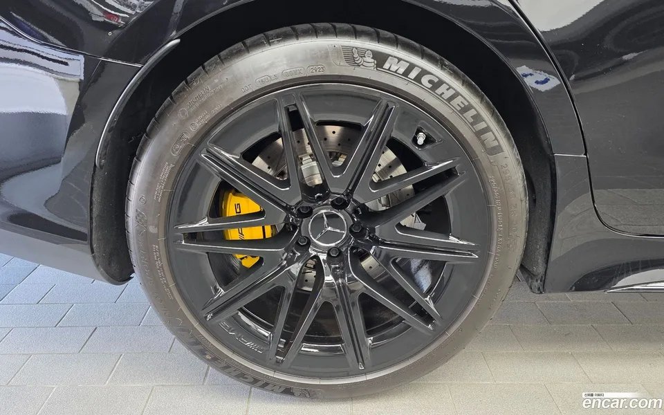 Mercedes-Benz AMG GT 4 43 4MATIC+ 2024 — thumbnail 2
