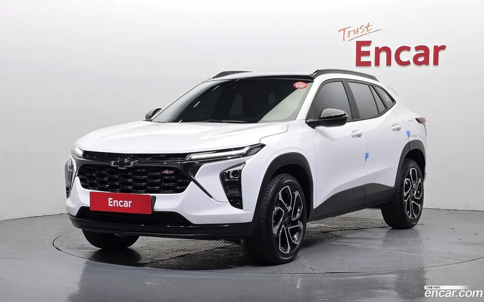 Chevrolet Trax Crossover 1.2 RS 2023 — photo 1, buy with delivery to Moscow