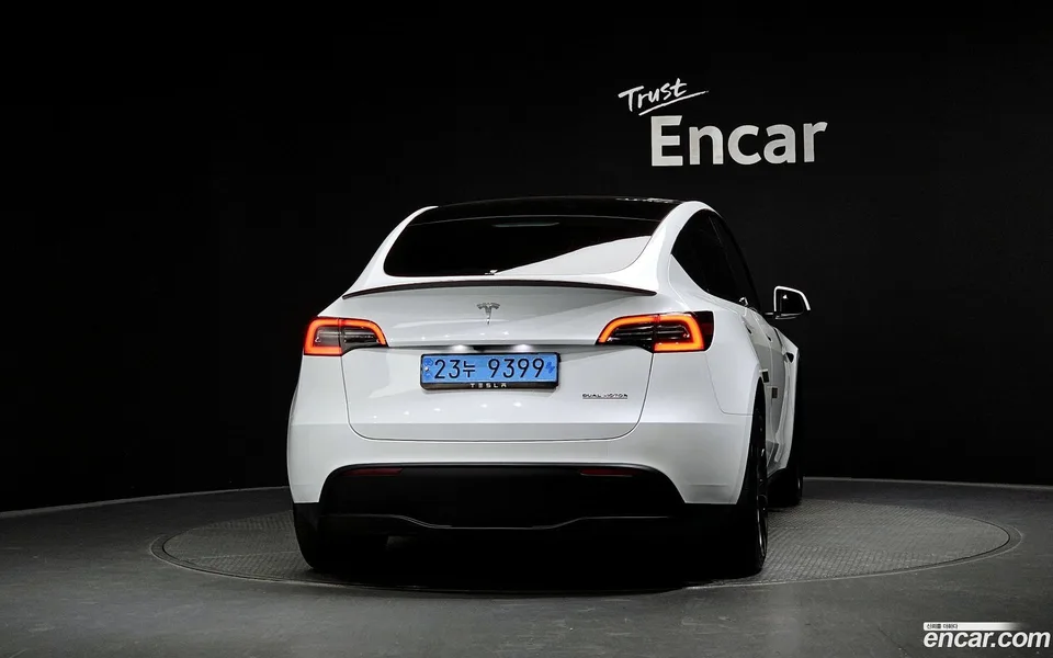 Tesla Model Y AWD 2024 — thumbnail 4