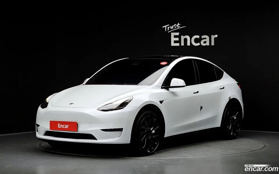 Tesla Model Y AWD 2024 — photo 1, buy with delivery to Moscow