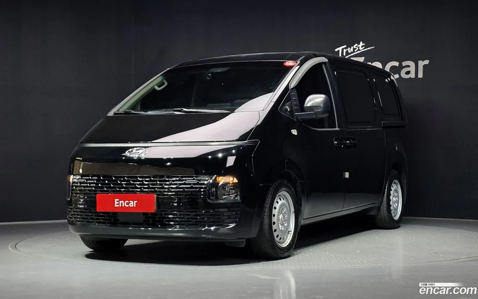 Hyundai Staria 3 2023 — photo 1, buy with delivery to Moscow