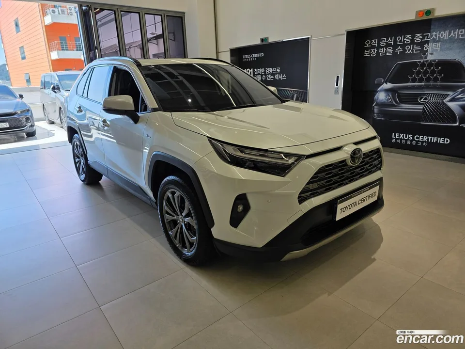 Toyota RAV4 2.5 4WD 2025 — photo 1, buy with delivery to Moscow