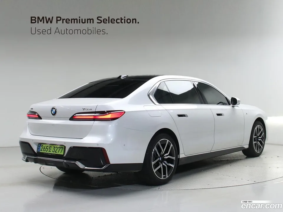 BMW 7 Series 740i xDrive M 2024 — thumbnail 4