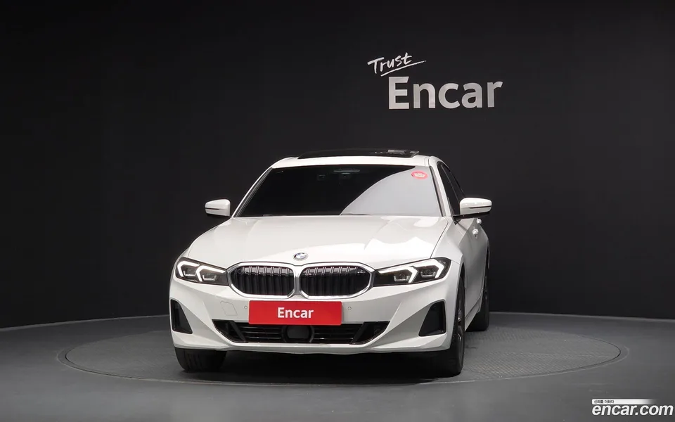 BMW 3 Series 320i 2024 — thumbnail 3
