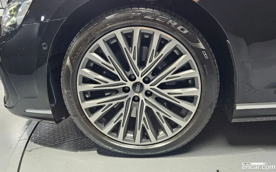 Audi A8 55 TFSI LWB 2022 — thumbnail 2
