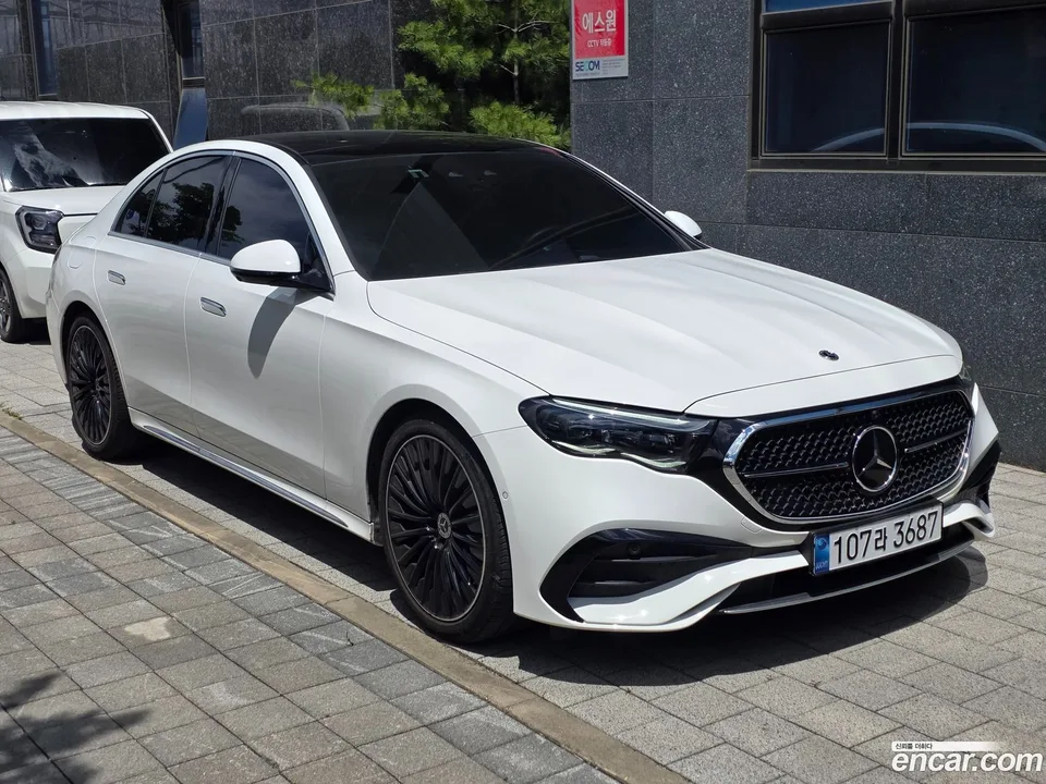 Mercedes-Benz E-Class E300 4MATIC AMG Line 2025 — миниатюра 3