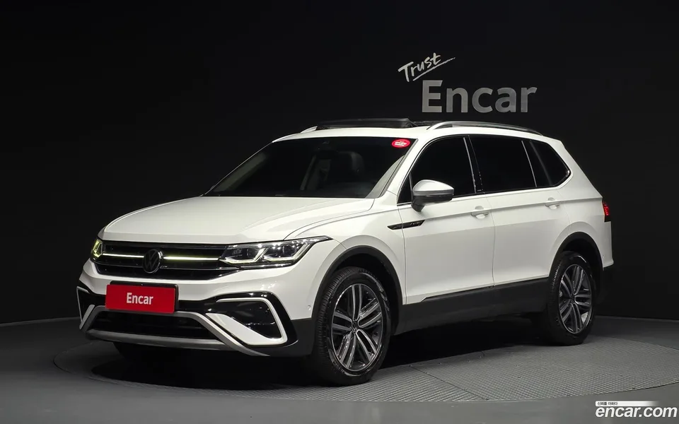 Volkswagen Tiguan Allspace 2.0 TSI 2023 — photo 1, buy with delivery to Moscow