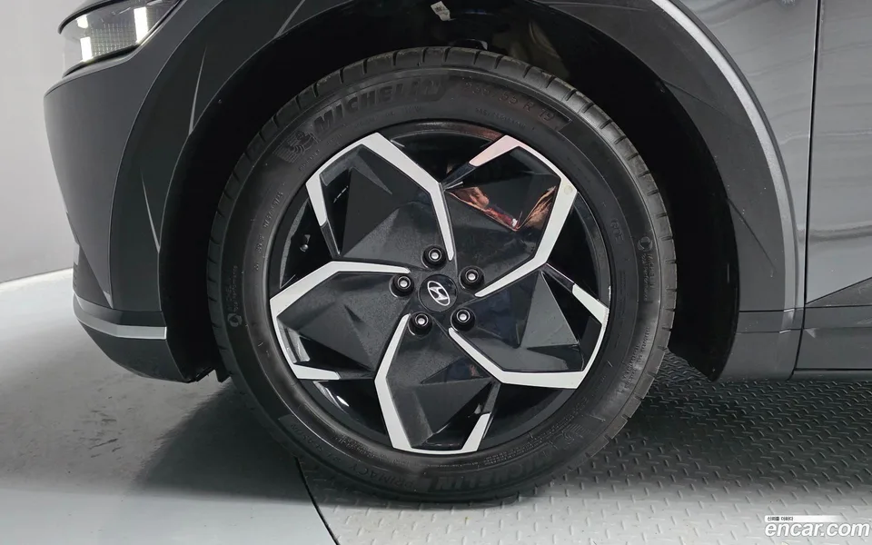Hyundai Ioniq 5 2023 — thumbnail 2