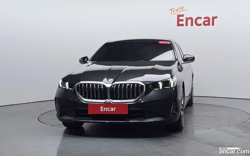 BMW 5 Series 520i 2025 — thumbnail 3