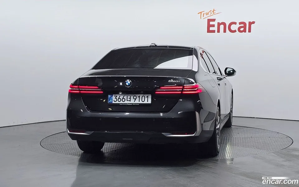 BMW 5 Series 520i 2025 — thumbnail 4