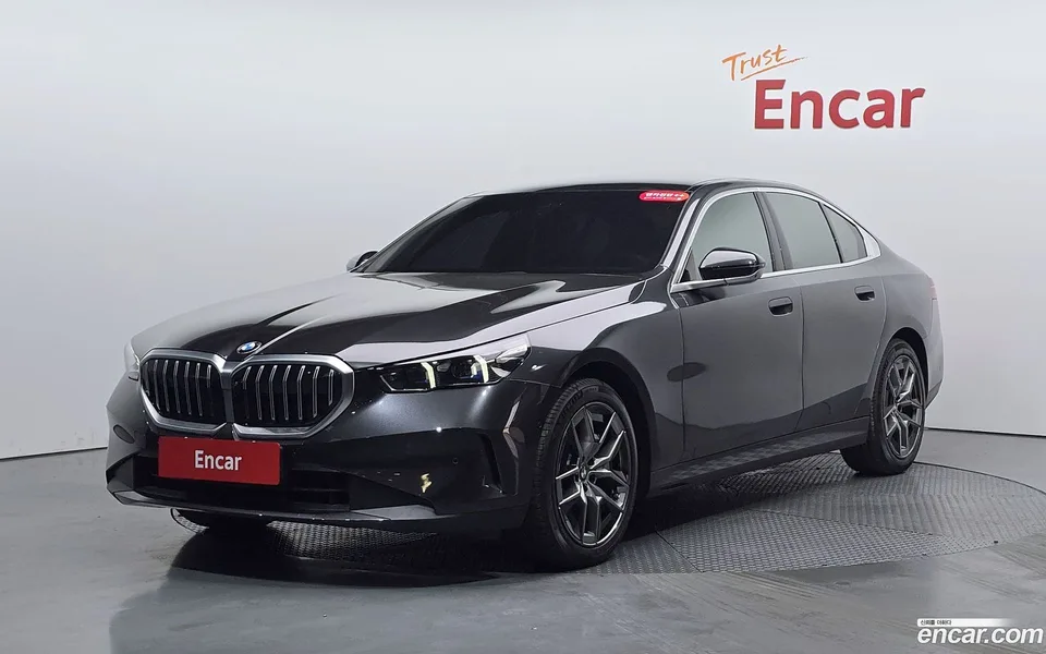 BMW 5 Series 520i 2025 — photo 1, buy with delivery to Moscow