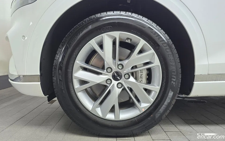 Genesis GV70 2.5T 2WD 2024 — thumbnail 2