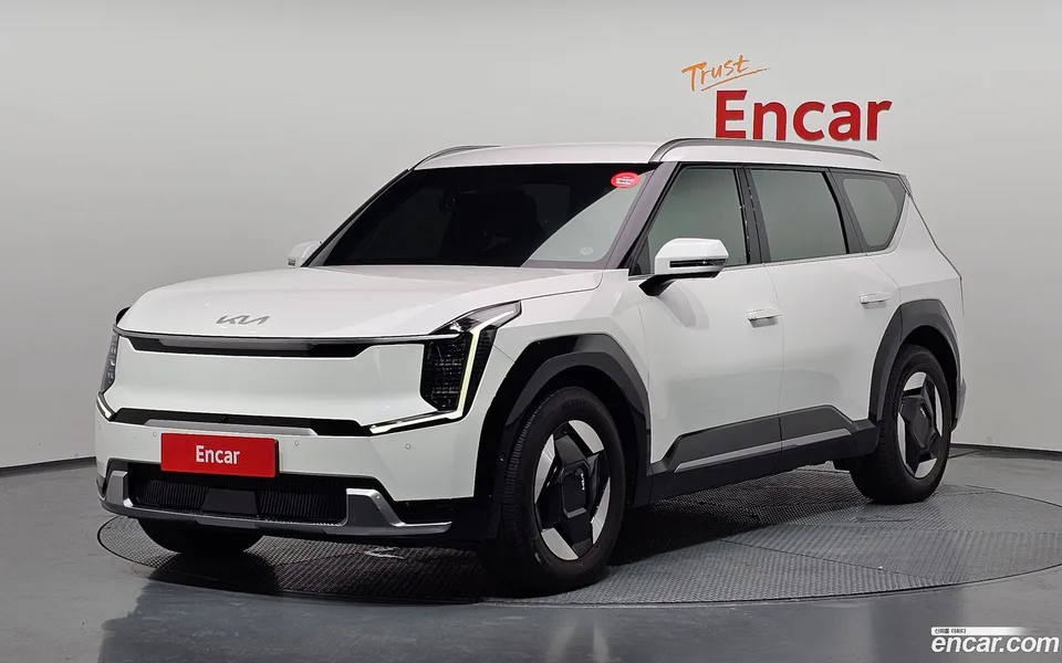 Kia EV9 2WD 2023 — photo 1, buy with delivery to Moscow