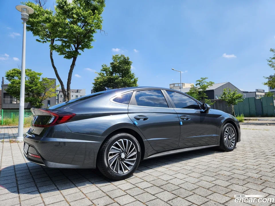 Hyundai Sonata Hybrid 2023 — thumbnail 2