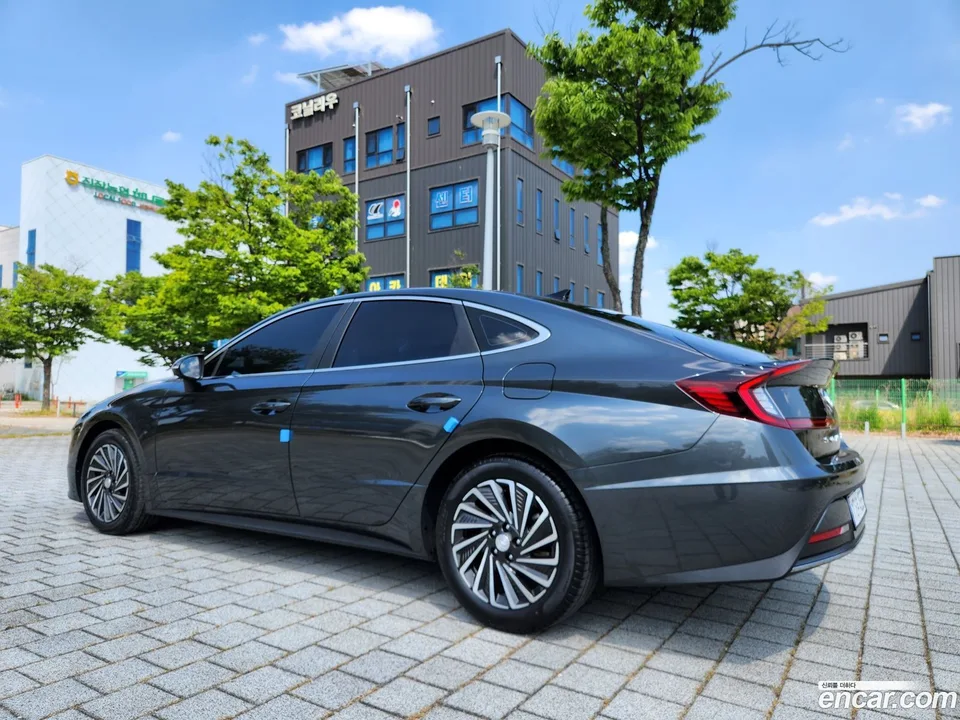 Hyundai Sonata Hybrid 2023 — thumbnail 3