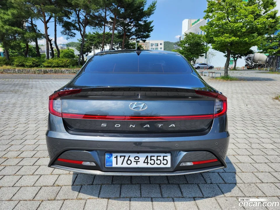 Hyundai Sonata Hybrid 2023 — thumbnail 4