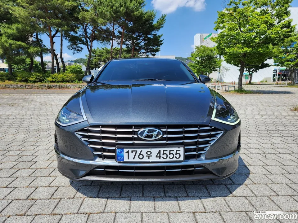 Hyundai Sonata Hybrid 2023 — photo 1, buy with delivery to Moscow