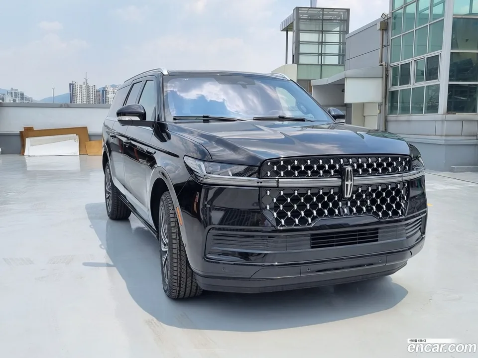 Lincoln Navigator 3.5L 2025 — thumbnail 3