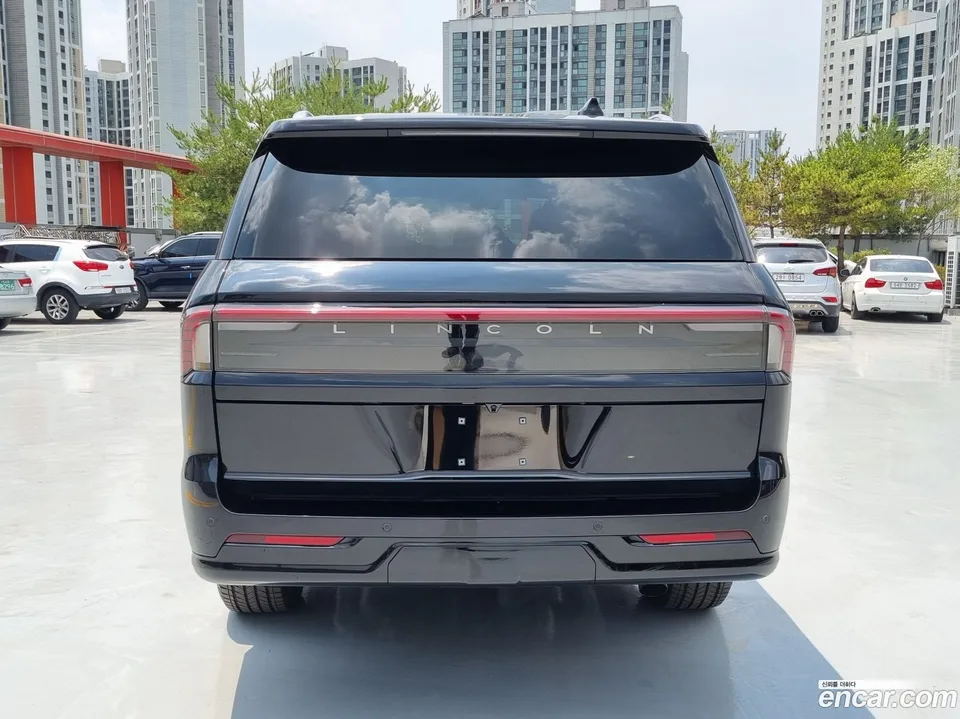 Lincoln Navigator 3.5L 2025 — thumbnail 4