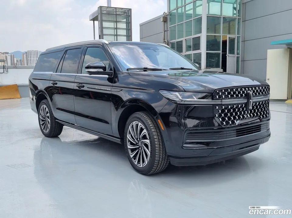 Lincoln Navigator 3.5L 2025 — photo 1, buy with delivery to Moscow