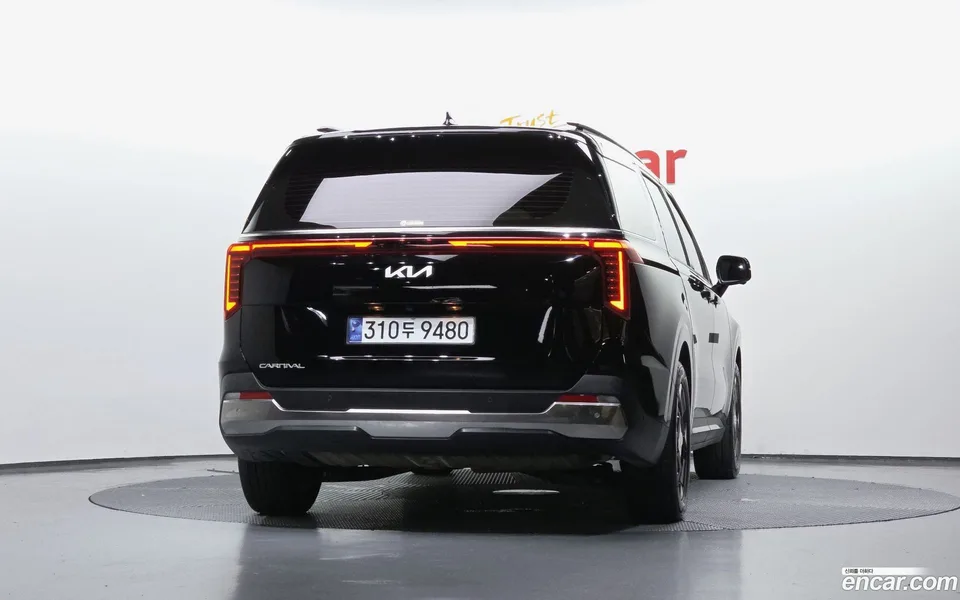 Kia Carnival 7 2024 — thumbnail 4