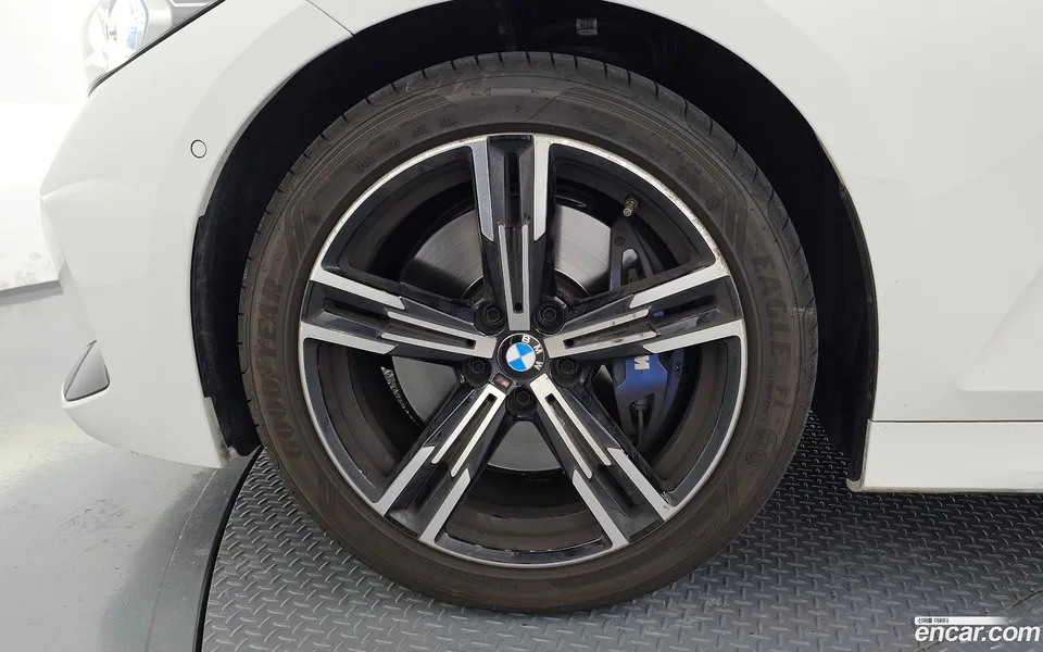 BMW 3 Series 320d M 2025 — thumbnail 5