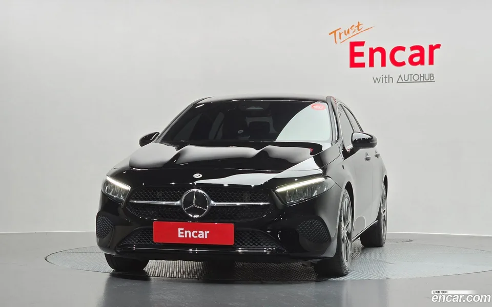 Mercedes-Benz A-Class A220 2024 — thumbnail 3